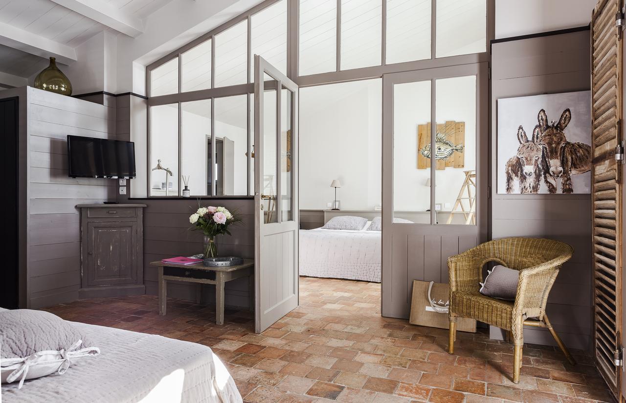 Hotel Les Bois Flottais เลอบัวส์-ปลาจ-อ็อง-เร ภายนอก รูปภาพ