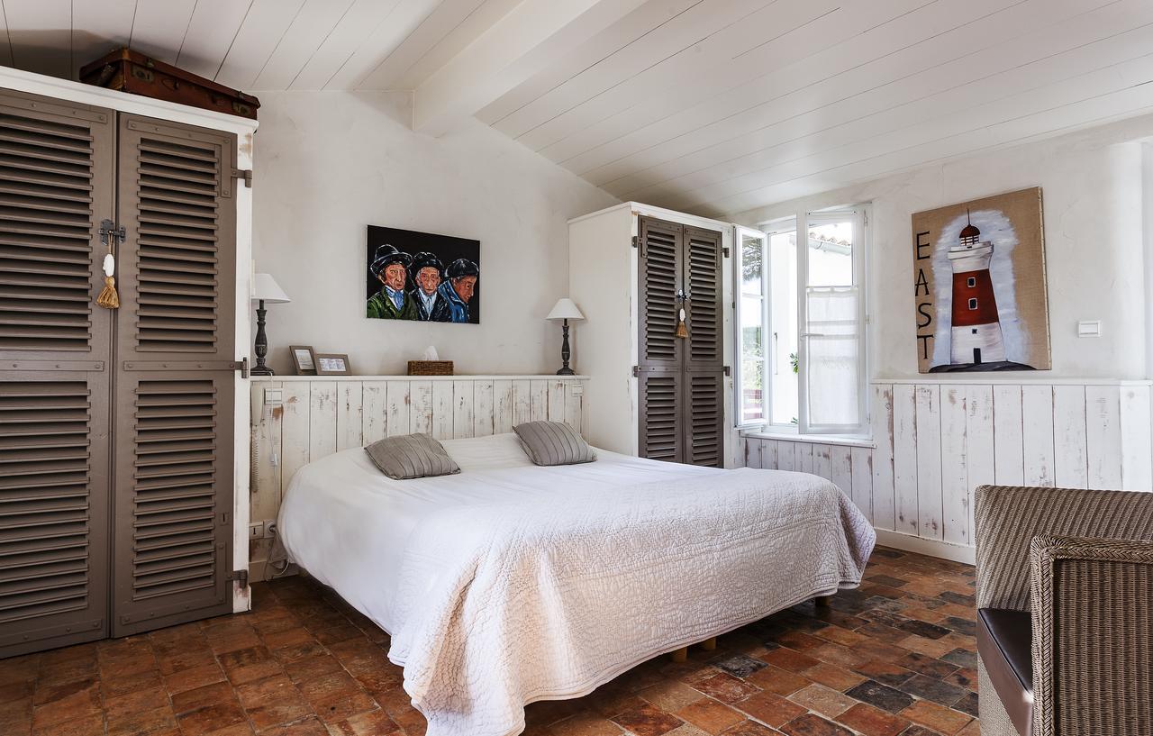 Hotel Les Bois Flottais เลอบัวส์-ปลาจ-อ็อง-เร ภายนอก รูปภาพ