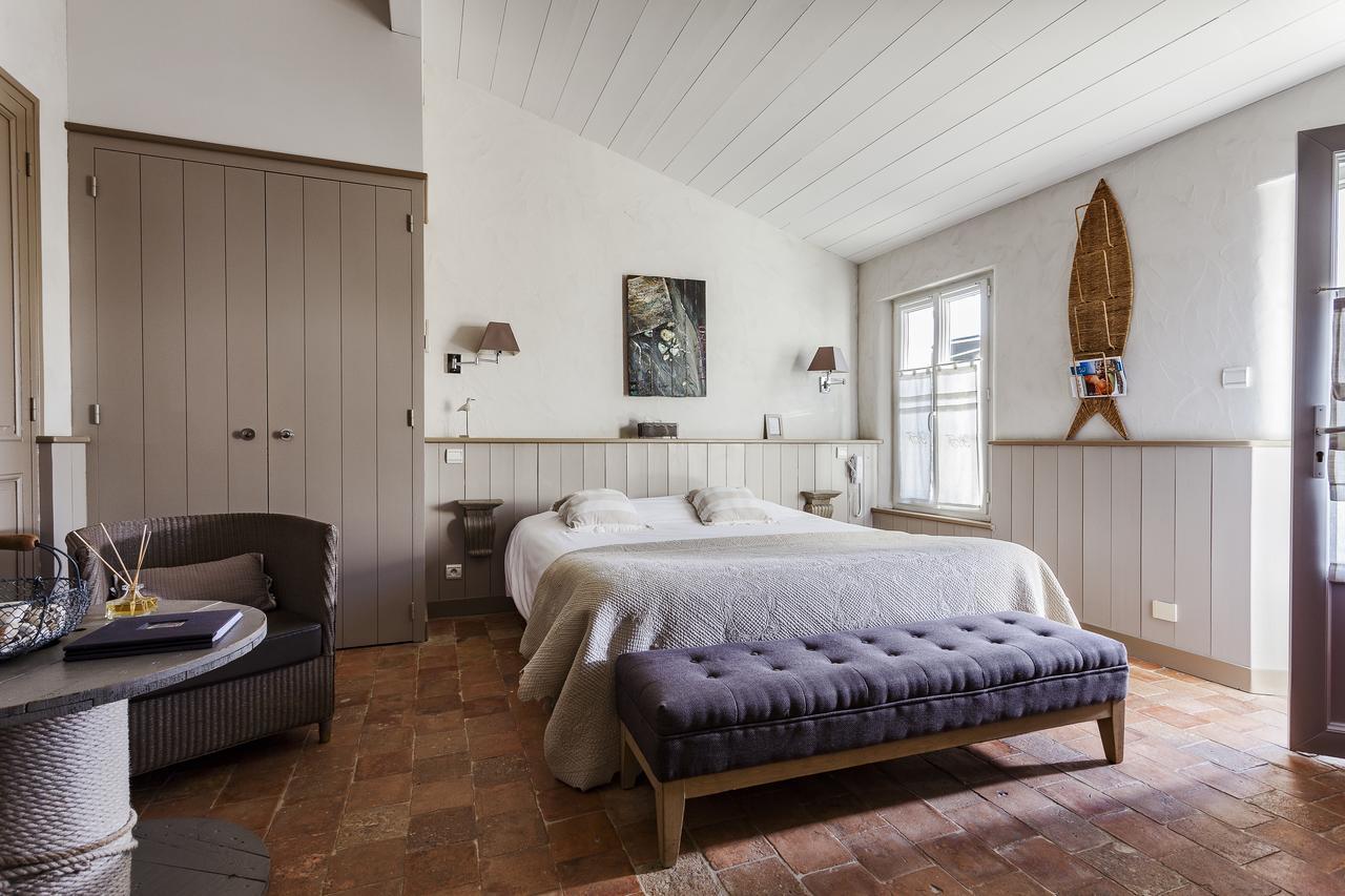 Hotel Les Bois Flottais เลอบัวส์-ปลาจ-อ็อง-เร ภายนอก รูปภาพ
