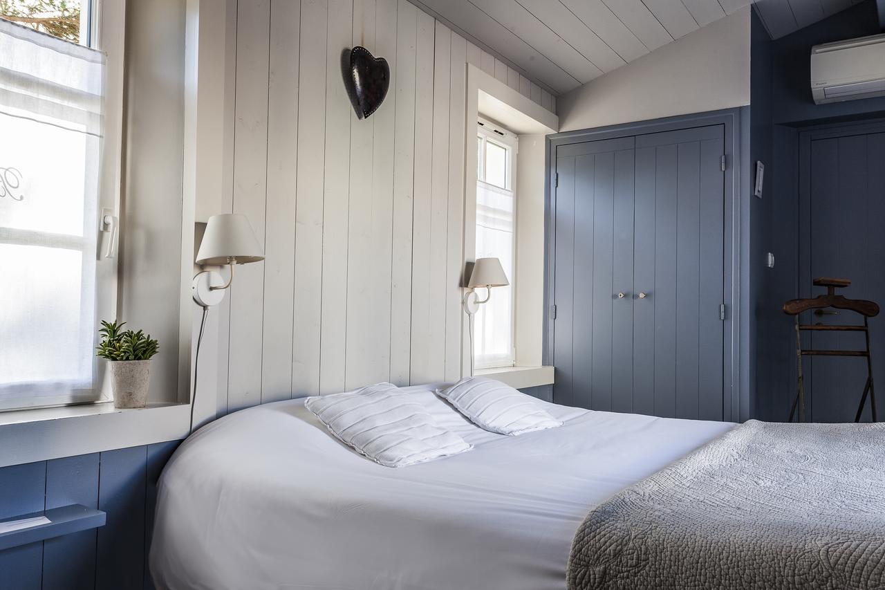 Hotel Les Bois Flottais เลอบัวส์-ปลาจ-อ็อง-เร ภายนอก รูปภาพ