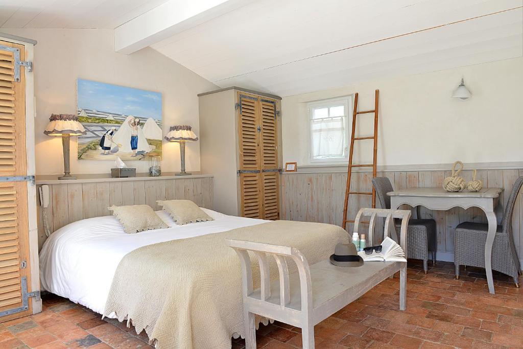 Hotel Les Bois Flottais เลอบัวส์-ปลาจ-อ็อง-เร ภายนอก รูปภาพ