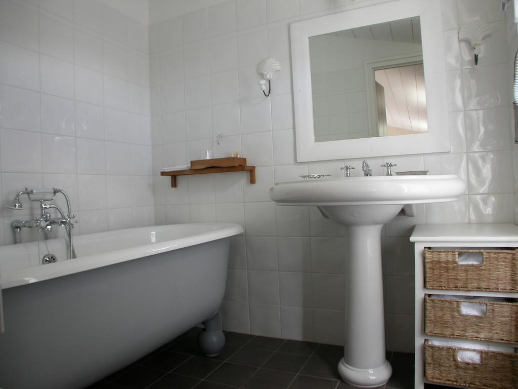 Hotel Les Bois Flottais เลอบัวส์-ปลาจ-อ็อง-เร ห้อง รูปภาพ