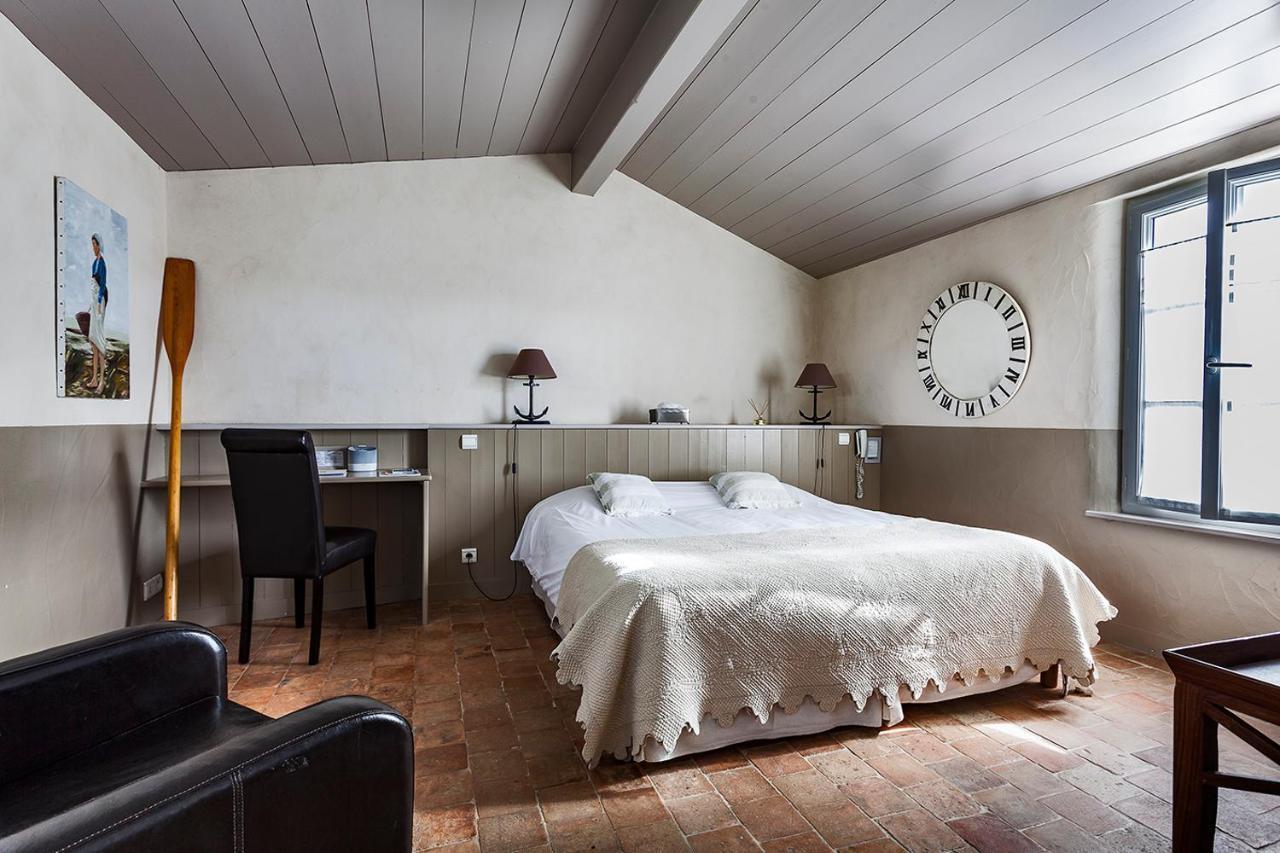 Hotel Les Bois Flottais เลอบัวส์-ปลาจ-อ็อง-เร ภายนอก รูปภาพ